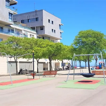 Alexandra's Beach-port